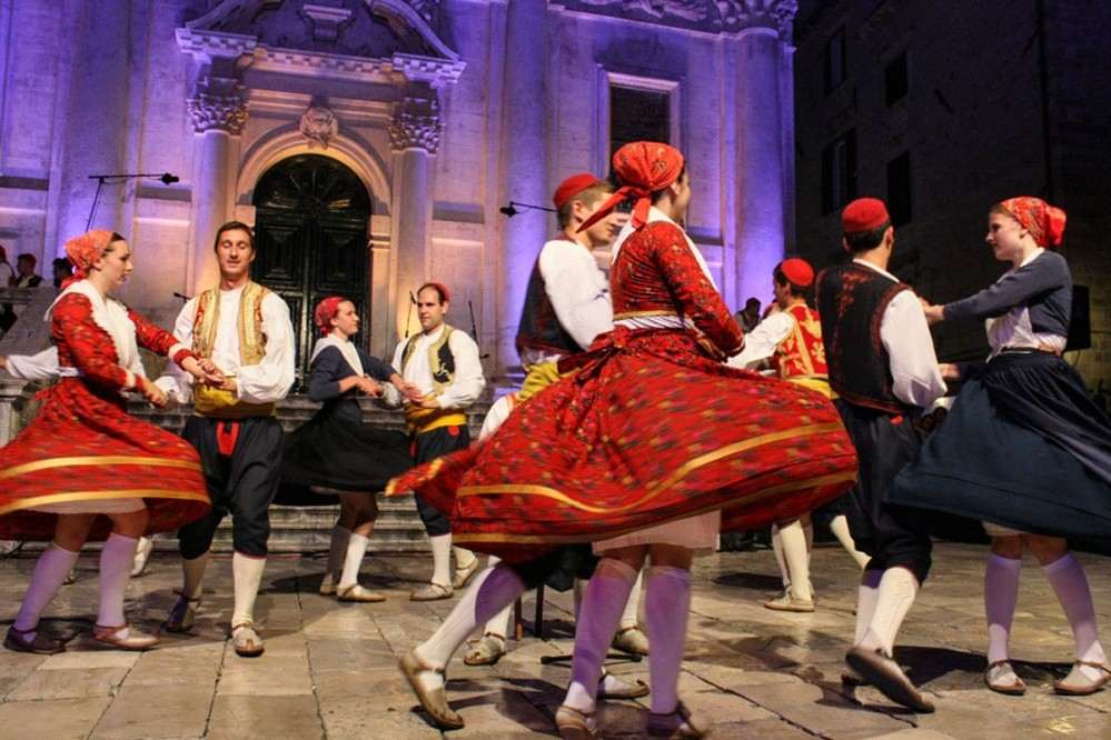 Folklorni ansambl Linđo