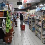 Grad opustio, ljudi se privikavaju na nove okolnosti 30 tommy butiga trgovina004